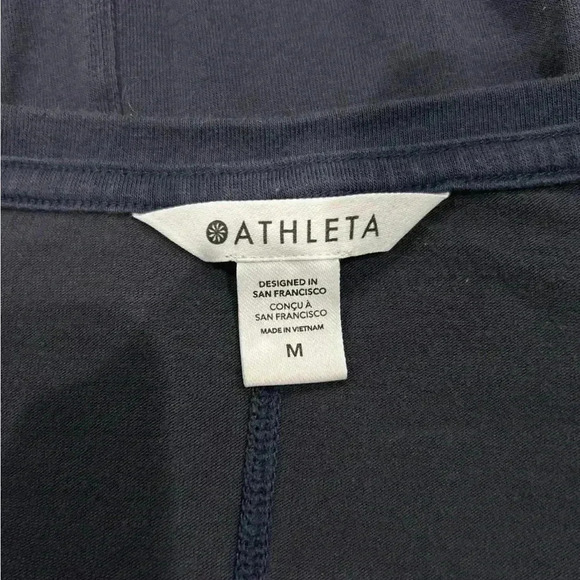 Athleta dark blue athletic top in size medium - Picture 4 of 4